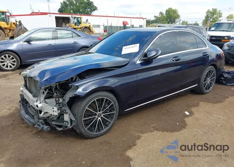 2019 Mercedes-Benz C 300 z USA, uszkodzony, nr VIN 55SWF8DB0KU306055